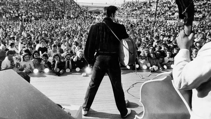 Elvis’ energetic and exciting performances drew large crowds of listeners, especially teenaged girls.