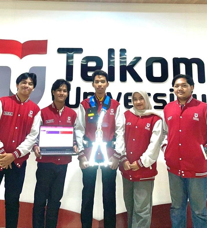 Amazing! Telkom University Students Develop a Safety Innovation for High-Altitude Workers