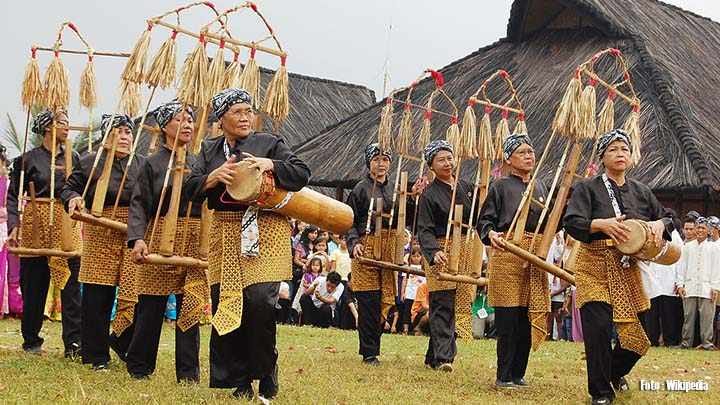 Mengenal Suku Sunda: Asal Usul, Sejarah dan Budaya Tradisinya