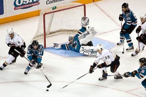 640px-Ice_Hockey_sharks_ducks