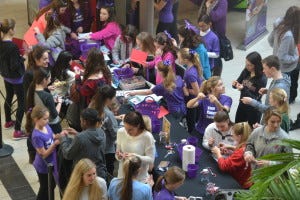 Volunteers at the event as they make encouragement cards and bracelets. 