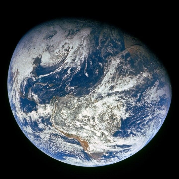 Earth Observation on Medium - The “Overview Effect”