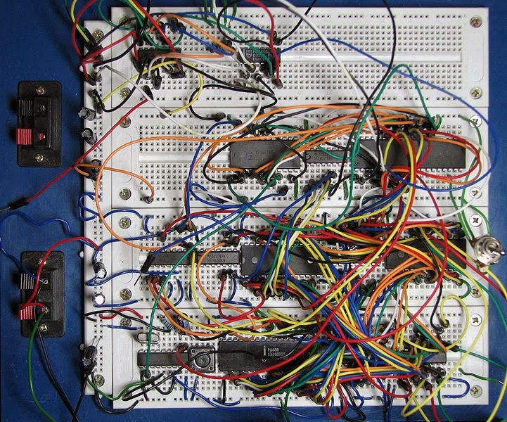複雜的程式碼流程就像亂接的電路板