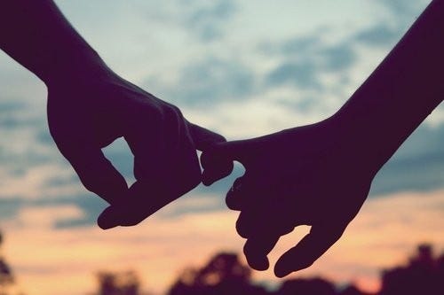 對的人錯的人？25個徵兆讓你知道，她/他是值得你努力的人. 誰不希望談一場「與子偕老」的愛情？然而，兩個不同世界的人在一起光有愛是不足夠的。… |  by 筱婷|