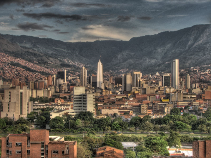 Vista da cidade de Medellín e sua formação em um vale