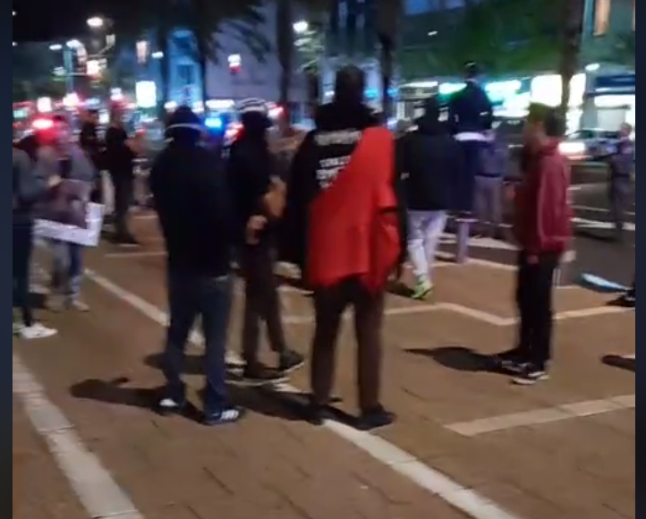 Lack of social distancing during the protest at Rabin Square, Tel Aviv, 11.04.2020 (Facebook Live screenshot)