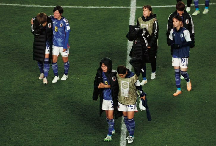 photo of despondent Japan players