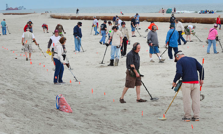 Metal detection competition on the beach