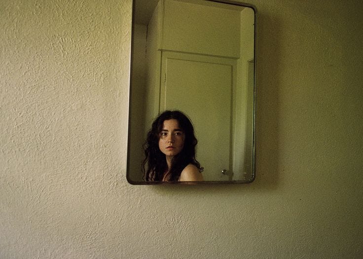 The echoes in the mirror