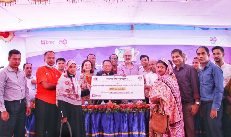 Picture : Sadharan Bima Corporation (SBC) Managing Director handing over claims payment to BRAC Microfinance borrowers 16th May 2022 in an event at Sadullapur, Gaibandha, Bangladesh with the relevant stakeholders and farmers to create awareness in the field level