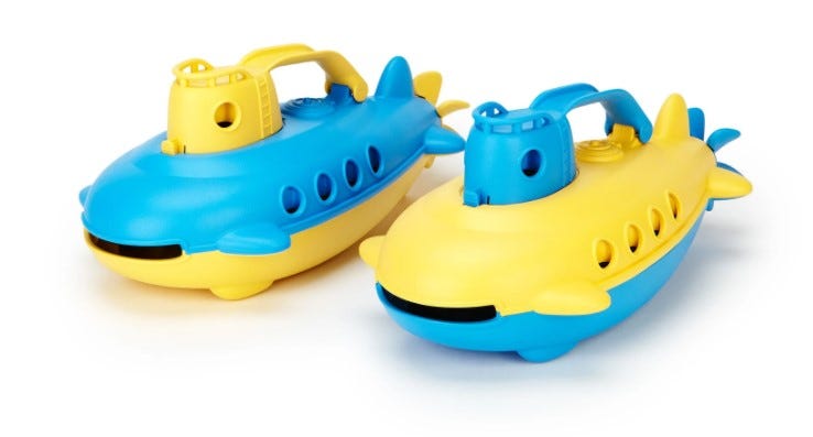 Green Toys Submarine — BPA, Phthalate Free Blue Watercraft with Spinning Rear Propeller Made from Recycled Materials. Safe Toys for Toddlers