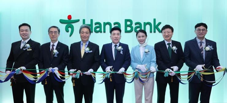 Hana Bank opens new branch at Incheon Airport Terminal 1