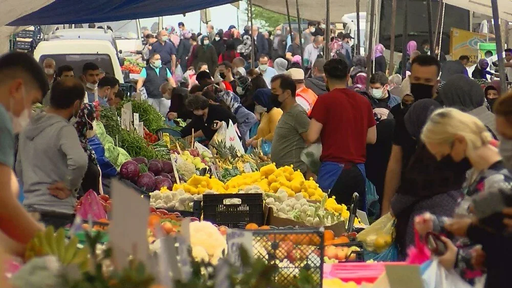 Fruit bazaar Istanbul Turkiye