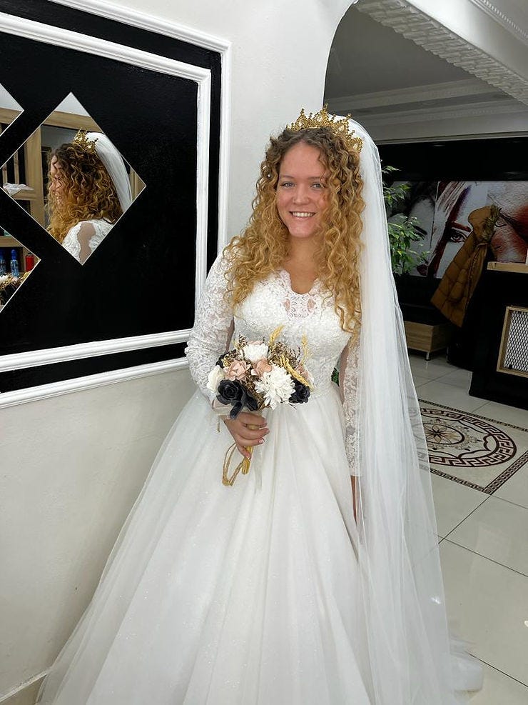 No-makeup bride at hairdresser