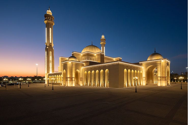 Al-Fateh Mosque: places to visit in bahrain with family at night