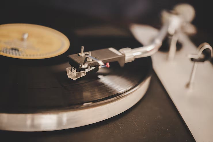 Stop shuffling through your collection: Let Python choose what to spin!