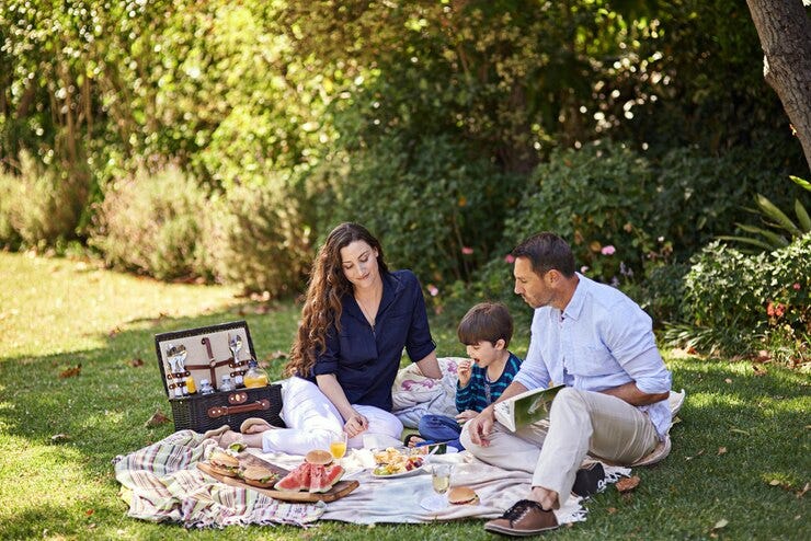 Simple Tips for a Memorable Family Picnic: Easy Planning and Fun Activities