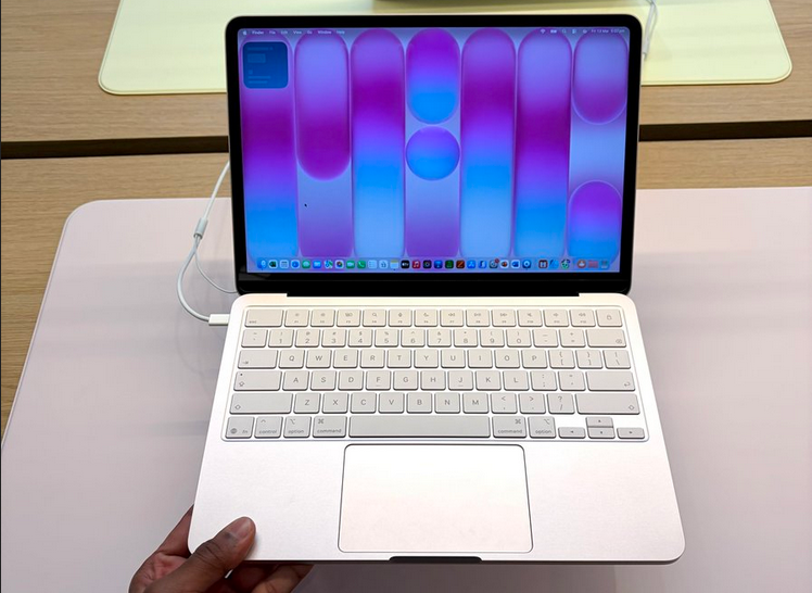 Is the MacBook Neo Good for Developers and Content Creators? My 14 Days Experience