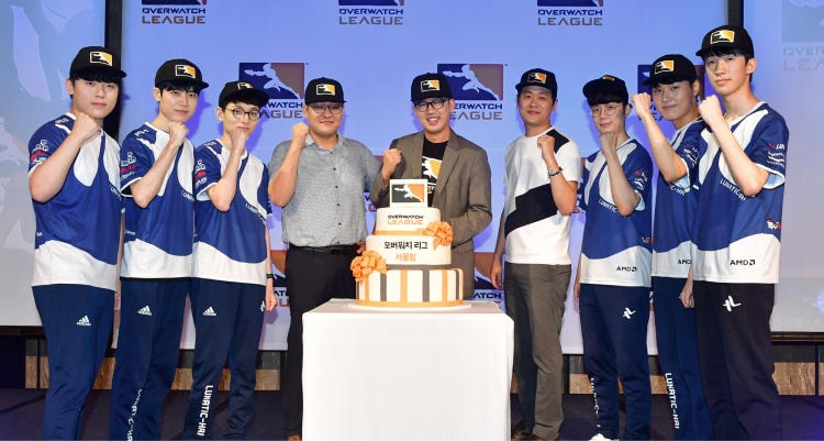 Foto Kevin Chou bersama pemain Lunatic-Hai, sebelum menandatangani Seoul Dynasty via esportsobserver.com