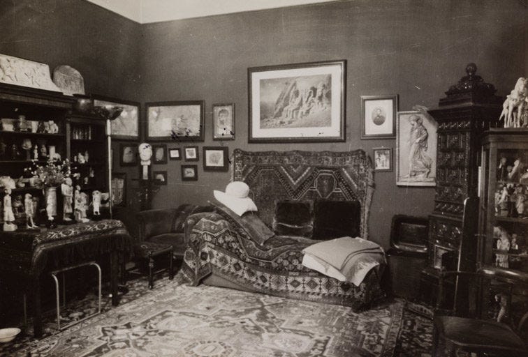 A black and white photograph of Freud’s Vienna Office in 1937 showing the couch where his patients lay for analysis.