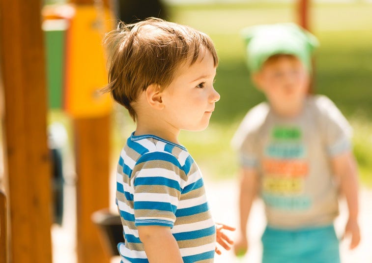 niños en escuelas infantiles