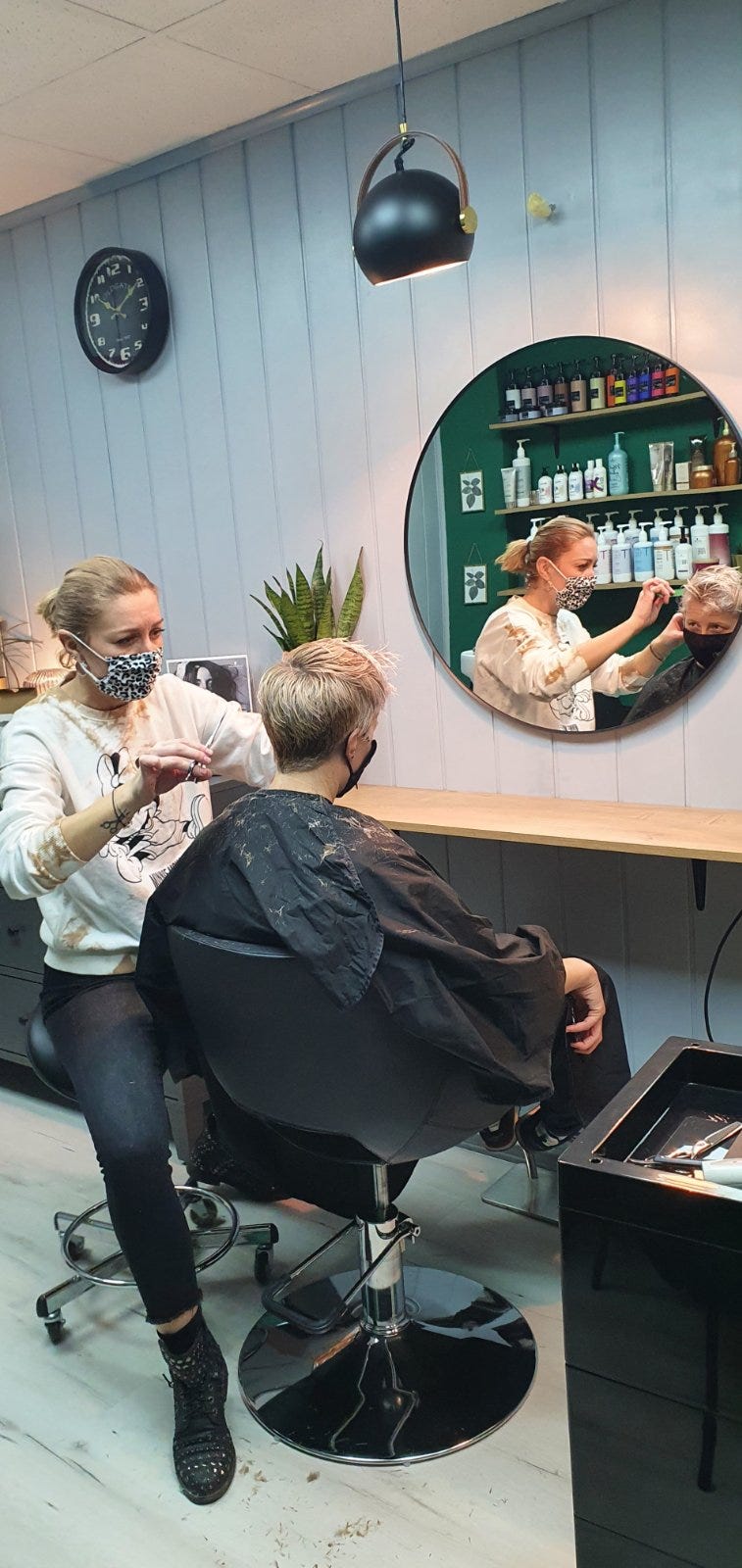 SIlvija Belas in her salon putting dying her client’s hair in Zagreb in November 2020. Photograph by Katja Belas.
