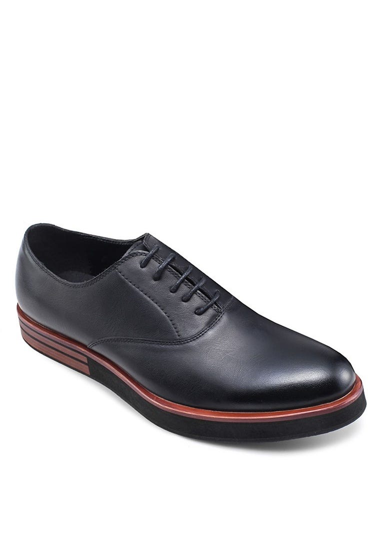 Contemporary Faux Leather Brogues With Thick Sole