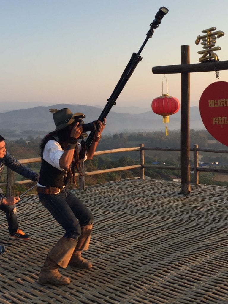 jack-sparrow-taking-photos-in-the-chinese-village