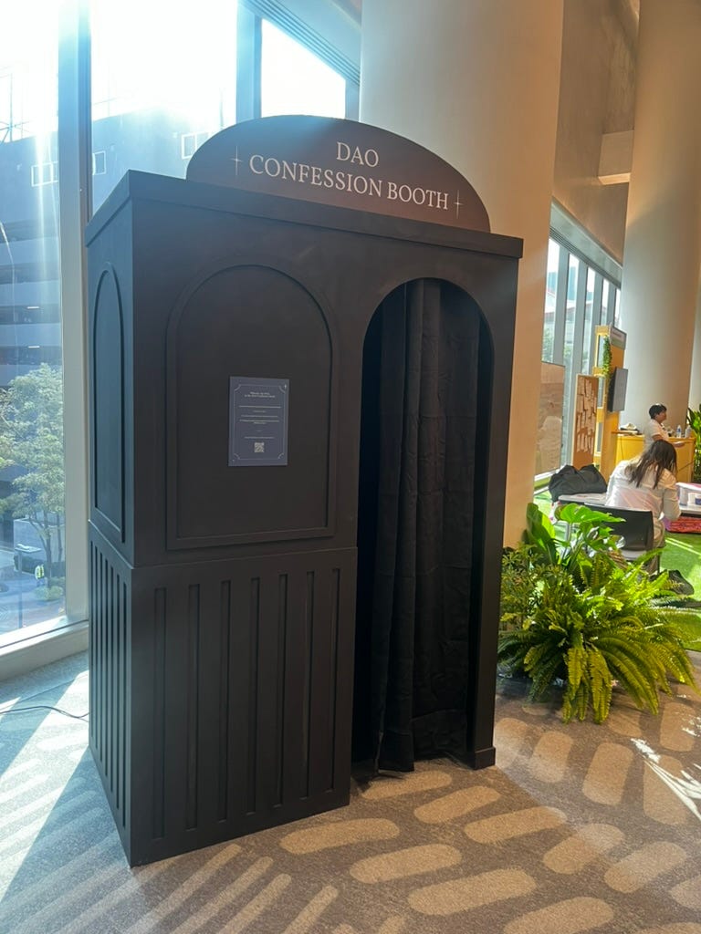 DAO Confession Booth: Burada gizli bir ses kaydı yollayabiliyordunuz çok hoşuma gitmişti