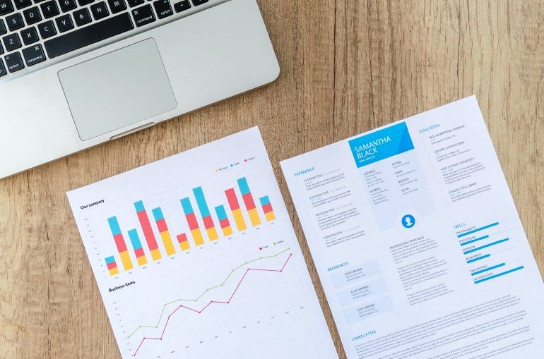 Resume, statistics and more on a table