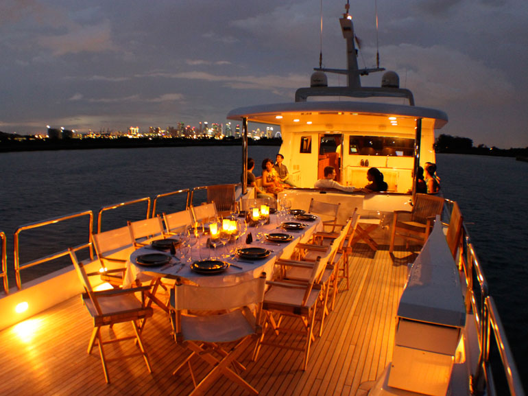 Get mesmerized by the scenic beauty of nature at the luxury Yacht in Miami.