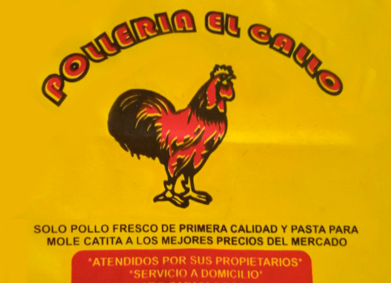 Bolsa de mercado con un gallo estampado y la leyenda: “Polleria el gallo”