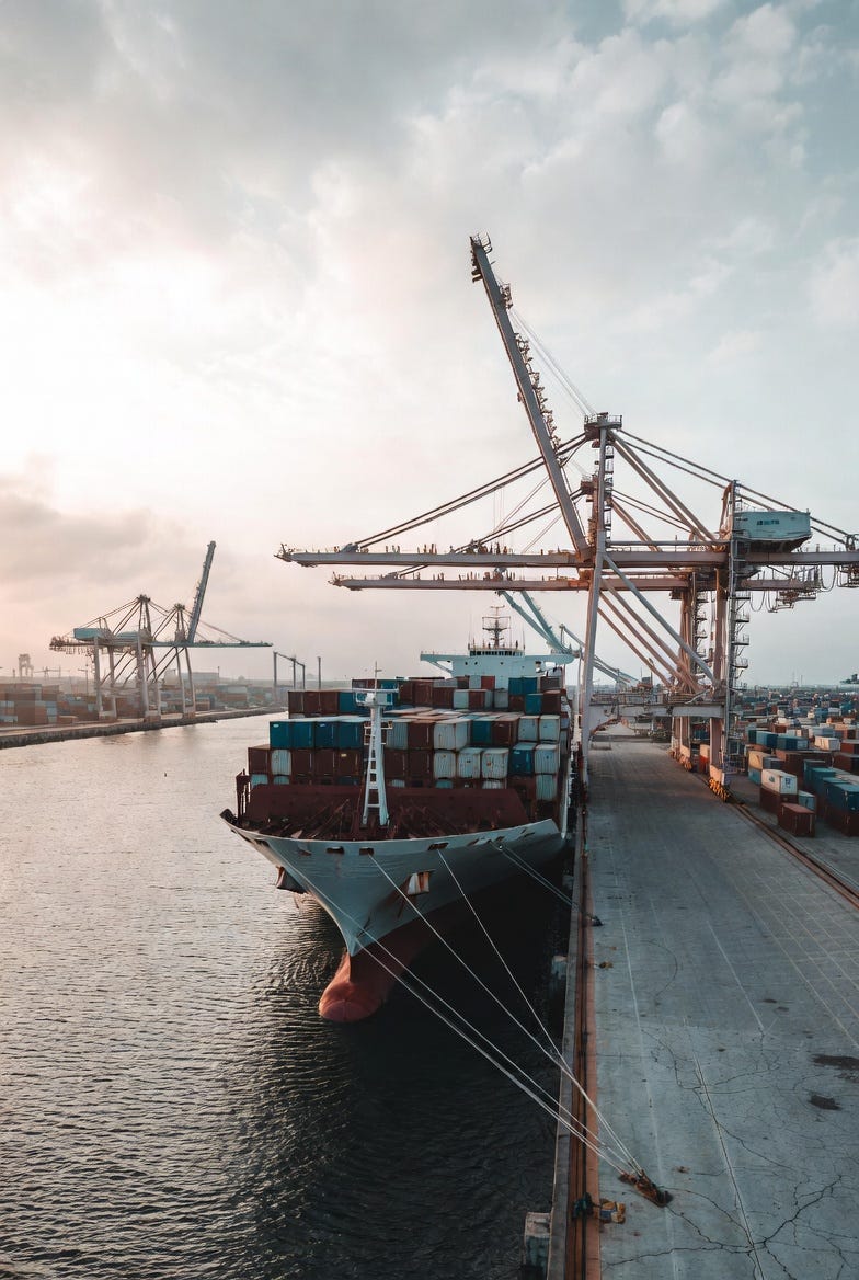 Mastering the “Back-to-Back” Deal: How to Bridge Suppliers and End-Buyers