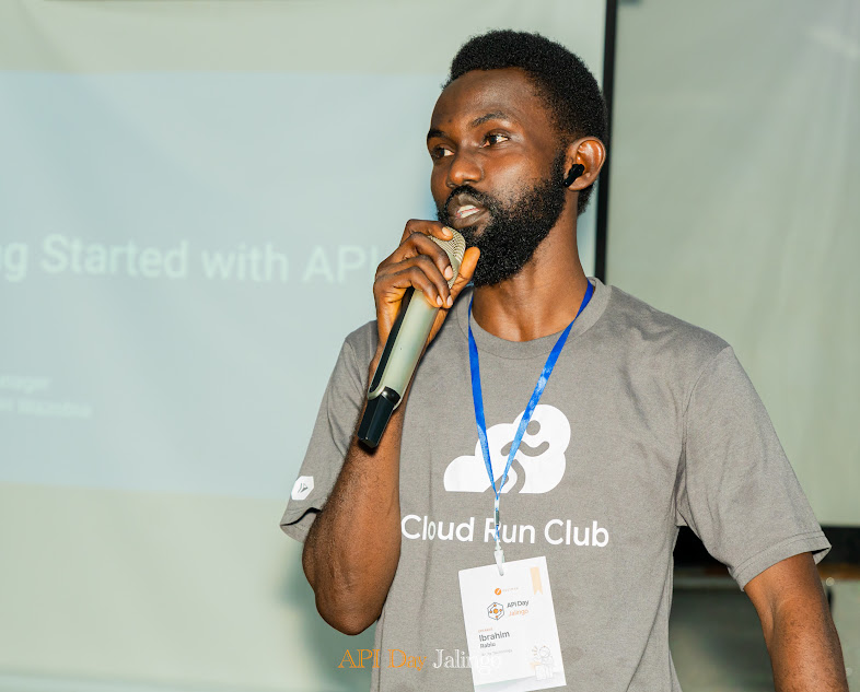 Ibrahim Abdullahi Rabiu giving an introductory talk on APIs