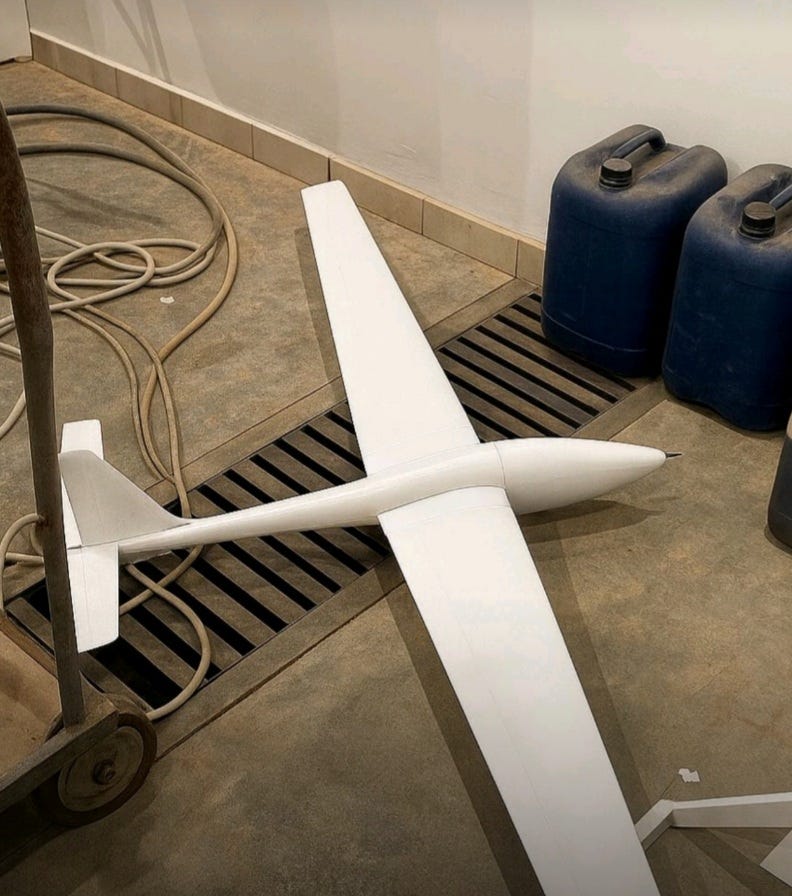 ? Have you ever heard of an airplane that can fly without a motor-