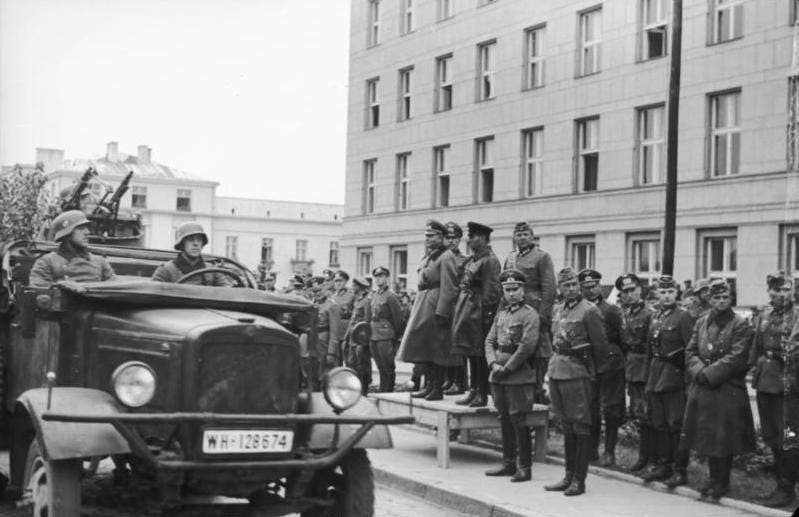 A joint military parade of Nazi Germany and the USSR in Brest-Litovsk on September 22, 1939. Source: Bundesarchiv