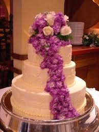 Flowery decoration creating attraction and mouth watering bake