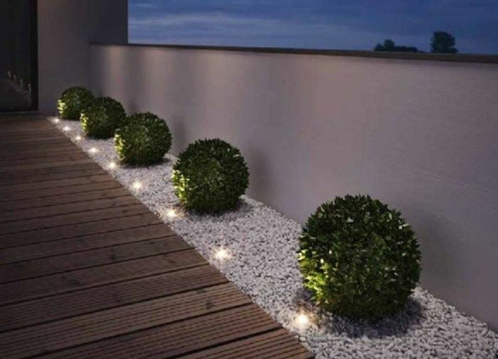 Gartengestaltung-mit-Steinen-und-beleuchtung