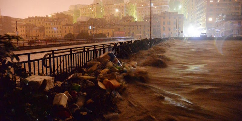 >>>ANSA/ALLUVIONE GENOVA: VIAGGIO NELLA CITTA' SOMMERSA