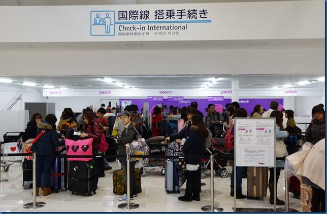 樂桃航空 搭機初體驗 開箱文 KIX 關西機場第二航廈 圖多 Peach LCC — 2013 跨年京都行   機場懶人包 - 這裡胡說 JL TALKS
