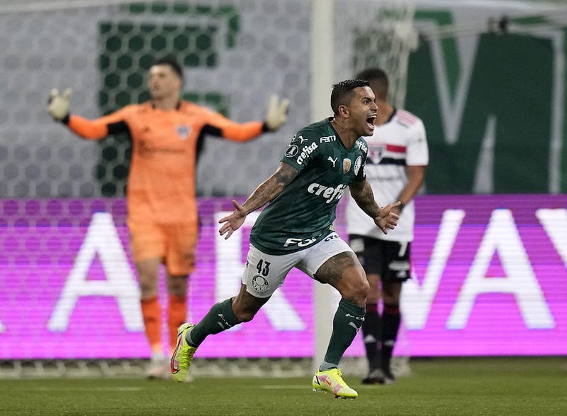 Dudu voltou ao Palmeiras e decidiu as partidas contra São Paulo e Atlético-MG.