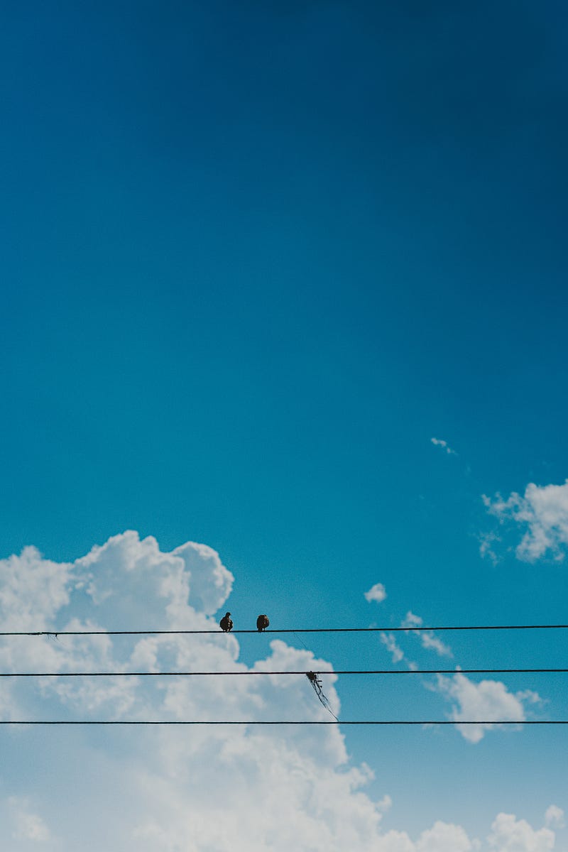 langit biru dengan awan