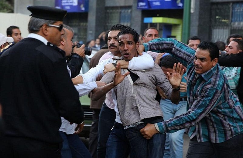 "مونيتور": شباب مصر ما بين التطرف وتهم الإرهاب والتهميش