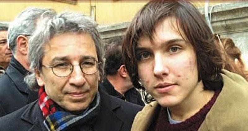 BIDEN EGE DÜNDAR VE ANNESİ İLE SİLİVRİ'DE TUTUKLU BULUNAN BABASI CAN DÜNDAR İÇİN GÖRÜŞTÜ
