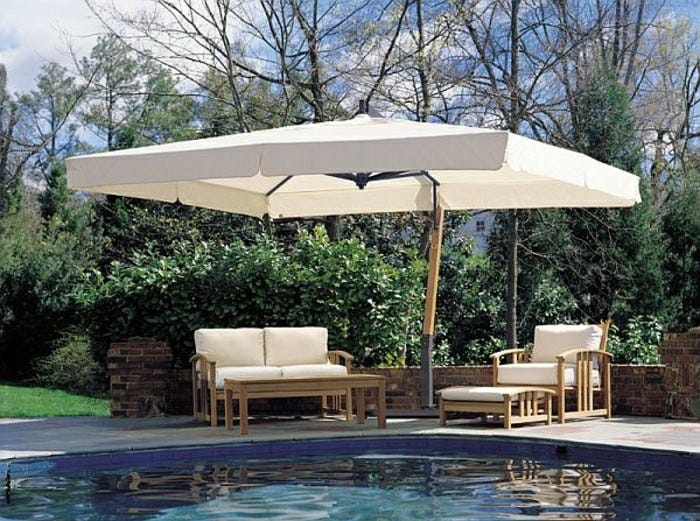 moderne-gartengestaltung-mit-schwimmbad-und-loungemöbel