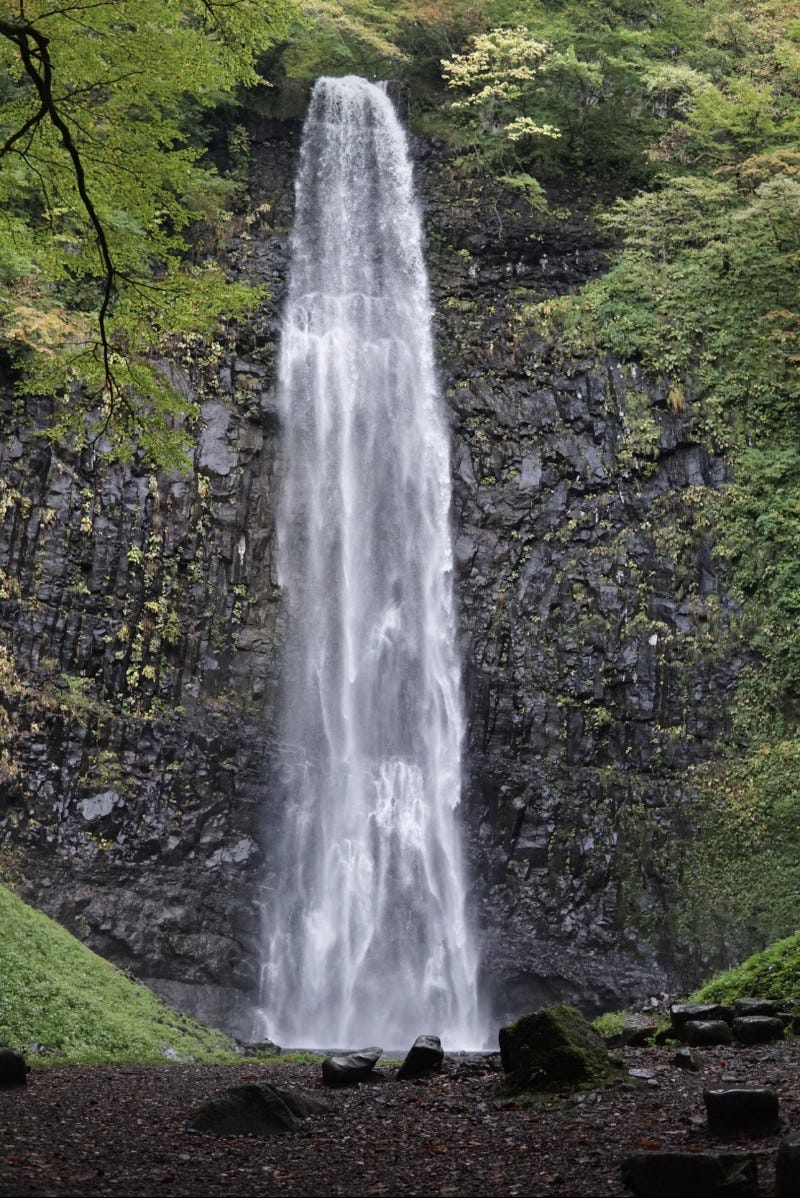 Tamasudare Falls is a 63m tall waterfall in Masuda, Sakata City, near the Yunodai Trailhead of Mt. Chokai
