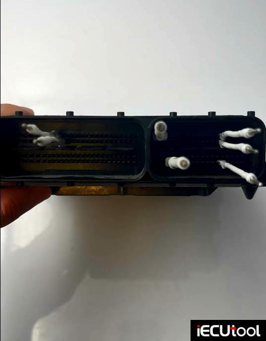 CG FC200 Read and Write Infiniti MED17.7.2 ECU on Bench