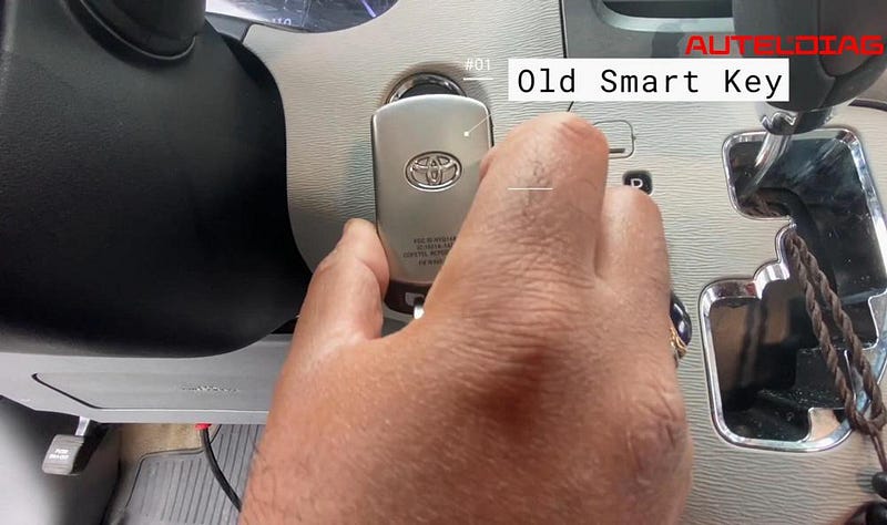 Autel MaxiSys Elite یک کلید هوشمند برای Toyota Sienna اضافه می کند