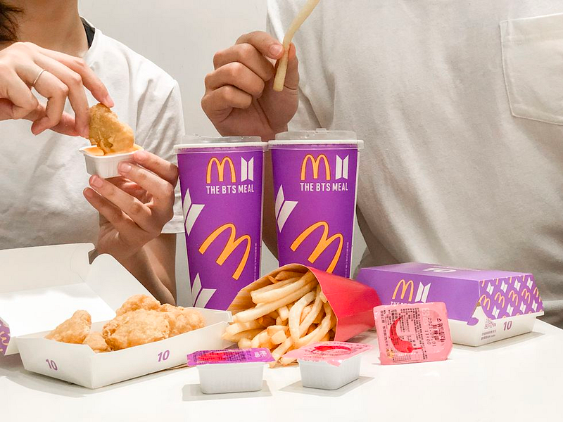品牌聯名異業合作-麥當勞推出 BTS 專屬套餐