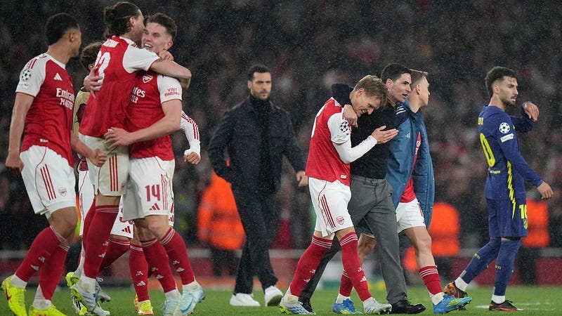 Selebrasi skuad Arsenal usai memastikan tiket ke final Liga Champions 2025/2026, Rabu (6/5/2026). © AP Photo/Alastair Grant